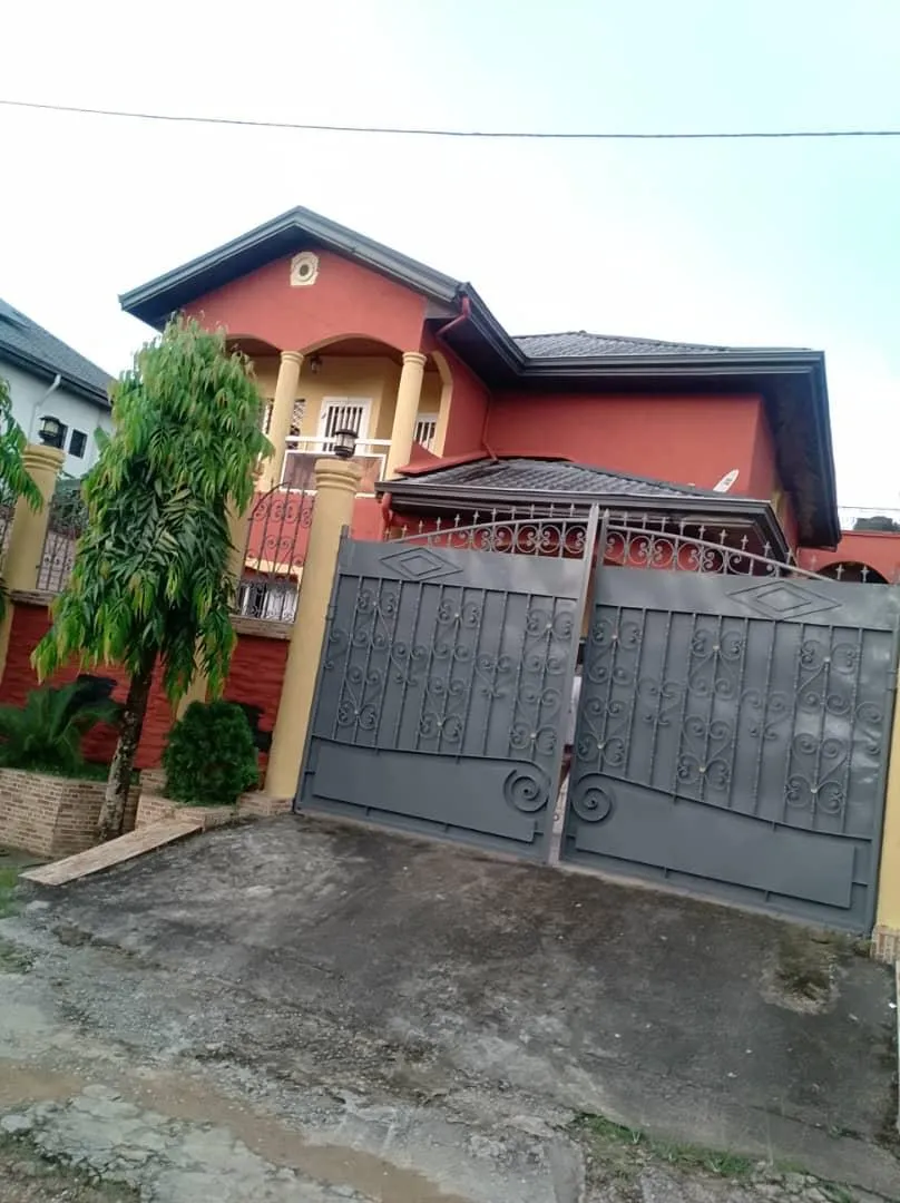 Duplex haut standing à vendre à douala quartier Logpom Lea Group Sarl Cameroun