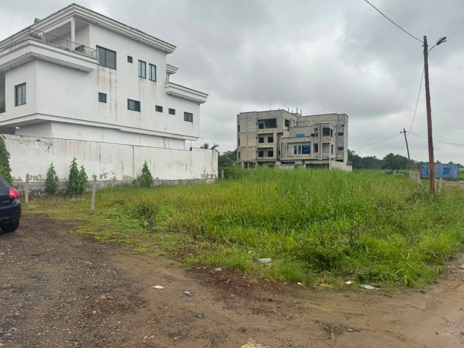 Terrain titré à vendre a bonamoussadi denver superficie 500 et 300m2 Lea Group Sarl Cameroun