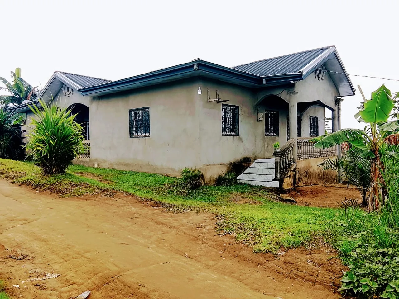 Villa à vendre à douala pk14 a proximité du goudron  Lea Group Sarl Cameroun