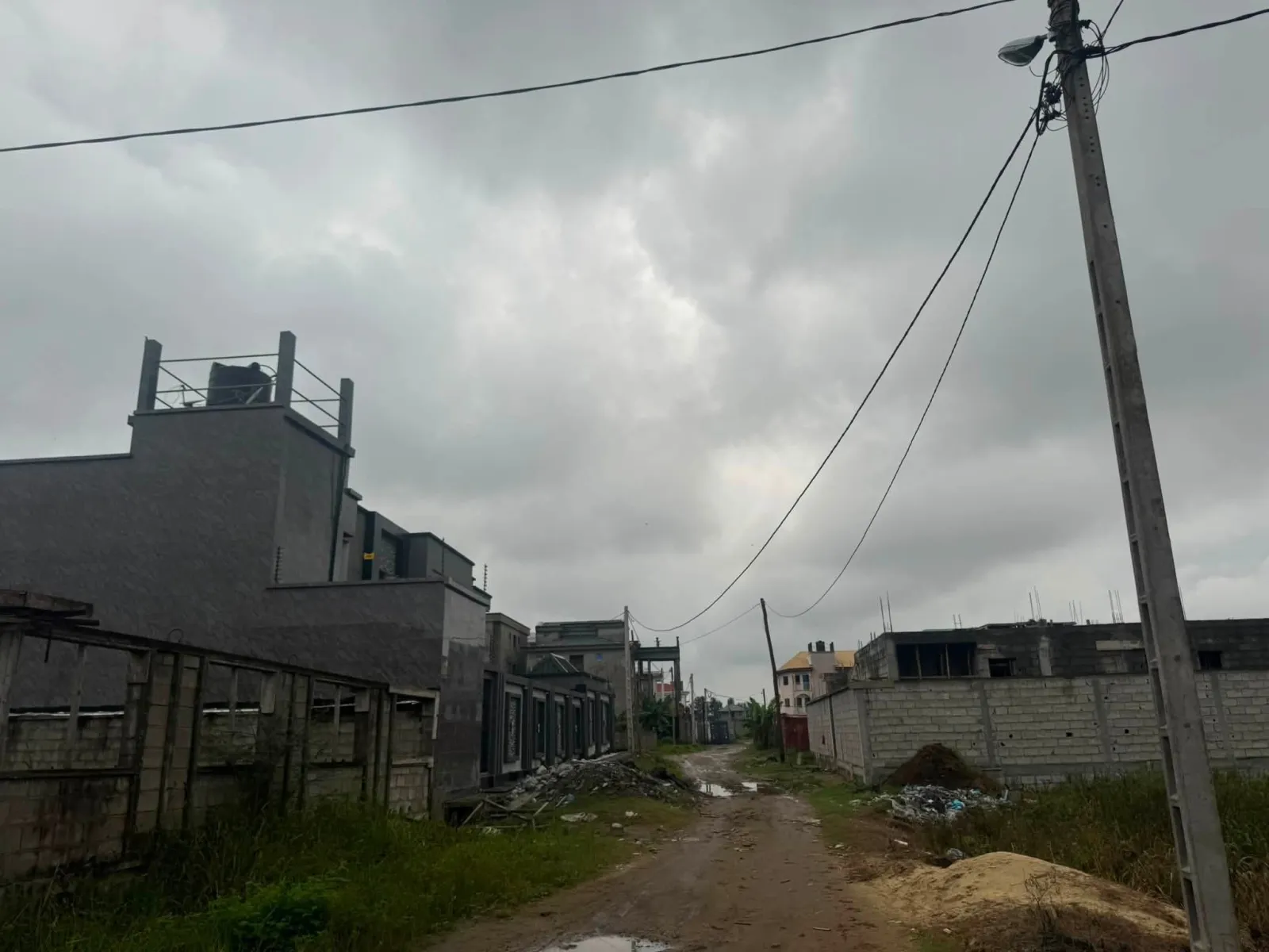 Terrain titré à vendre a bonamoussadi denver superficie 500 et 300m2 — Léa Group au Cameroun