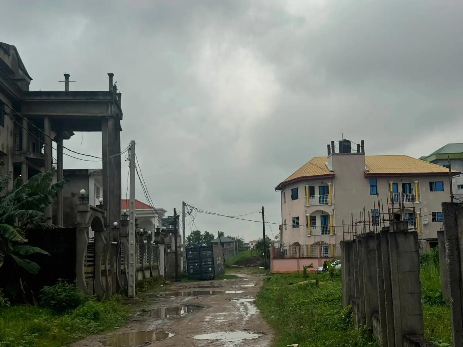 Terrain titré à vendre a bonamoussadi denver superficie 500 et 300m2 — Léa Group au Cameroun
