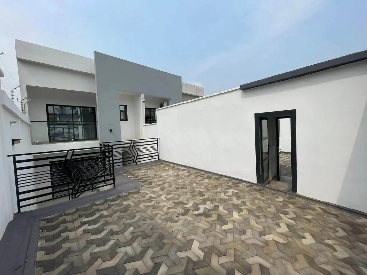 Duplex haut standing à vendre à yassa cité Chirac  — Léa Group au Cameroun