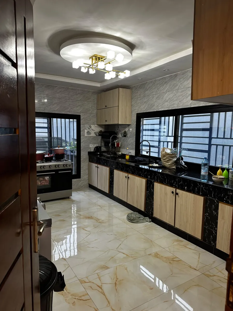 Villa haut standing à vendre nouvellement construit à douala quartier lendi  — Léa Group au Cameroun