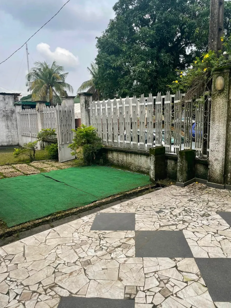 Villa sic a louer a maképé petit pays  — Léa Group au Cameroun