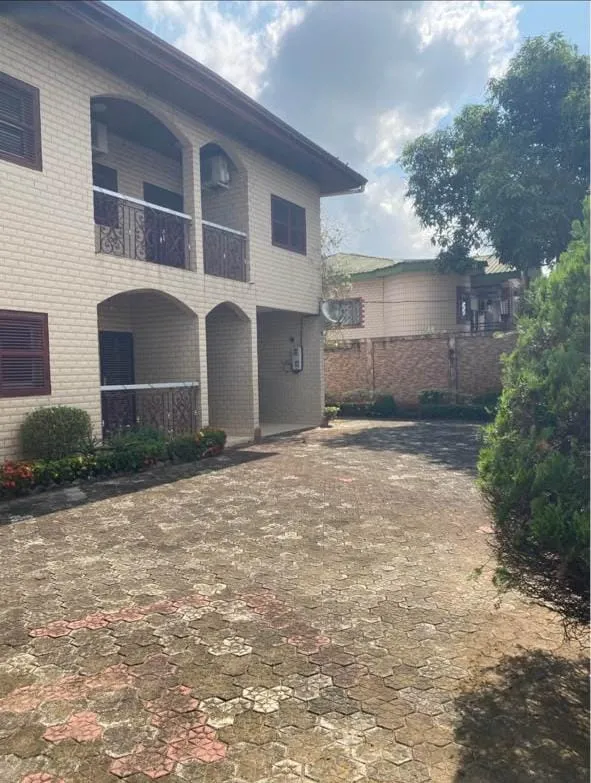  À Louer – Somptueux Duplex avec Dépendance | Douala – Logbessou — Léa Group au Cameroun