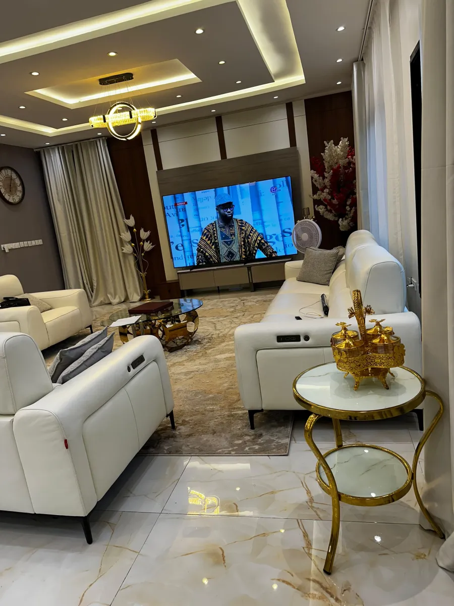 Villa haut standing à vendre nouvellement construit à douala quartier lendi  — Léa Group au Cameroun