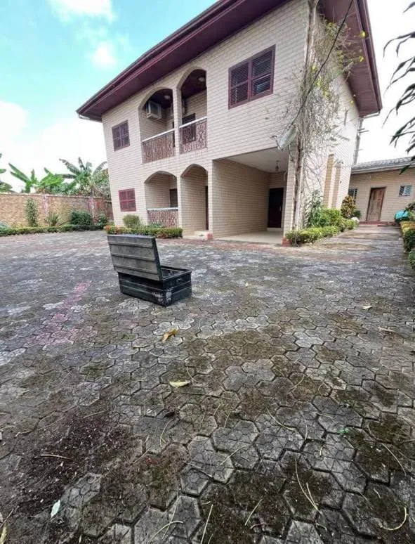  À Louer – Somptueux Duplex avec Dépendance | Douala – Logbessou — Léa Group au Cameroun