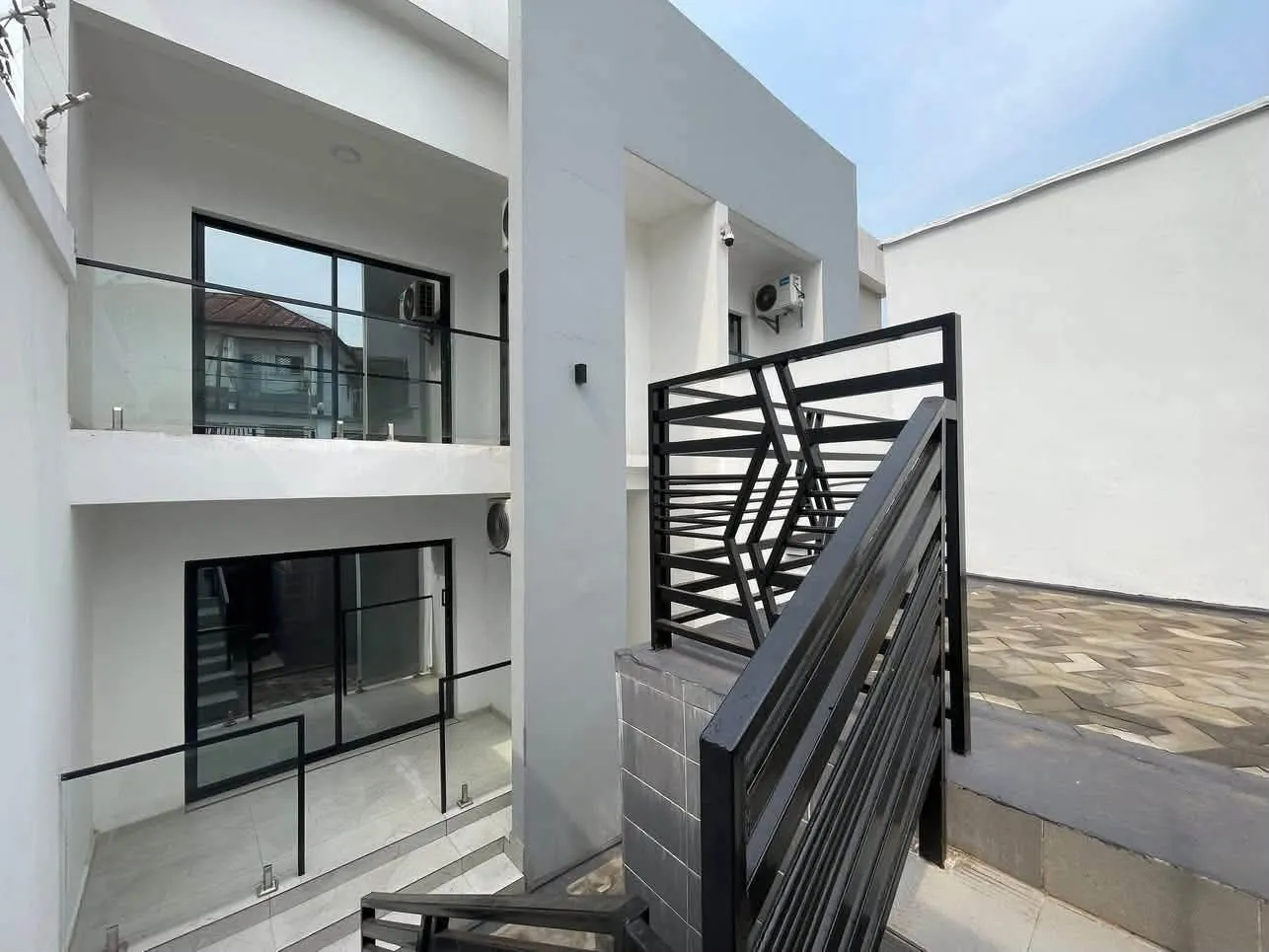 Duplex haut standing à vendre à yassa cité Chirac  — Léa Group au Cameroun