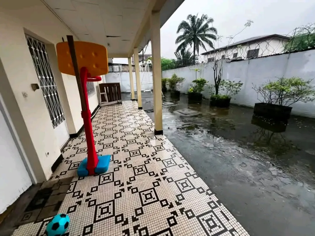 MAGNIFIQUE VILLA À LOUER  📍DOUALA, QUARTIER #BONAPRISO  — Léa Group au Cameroun