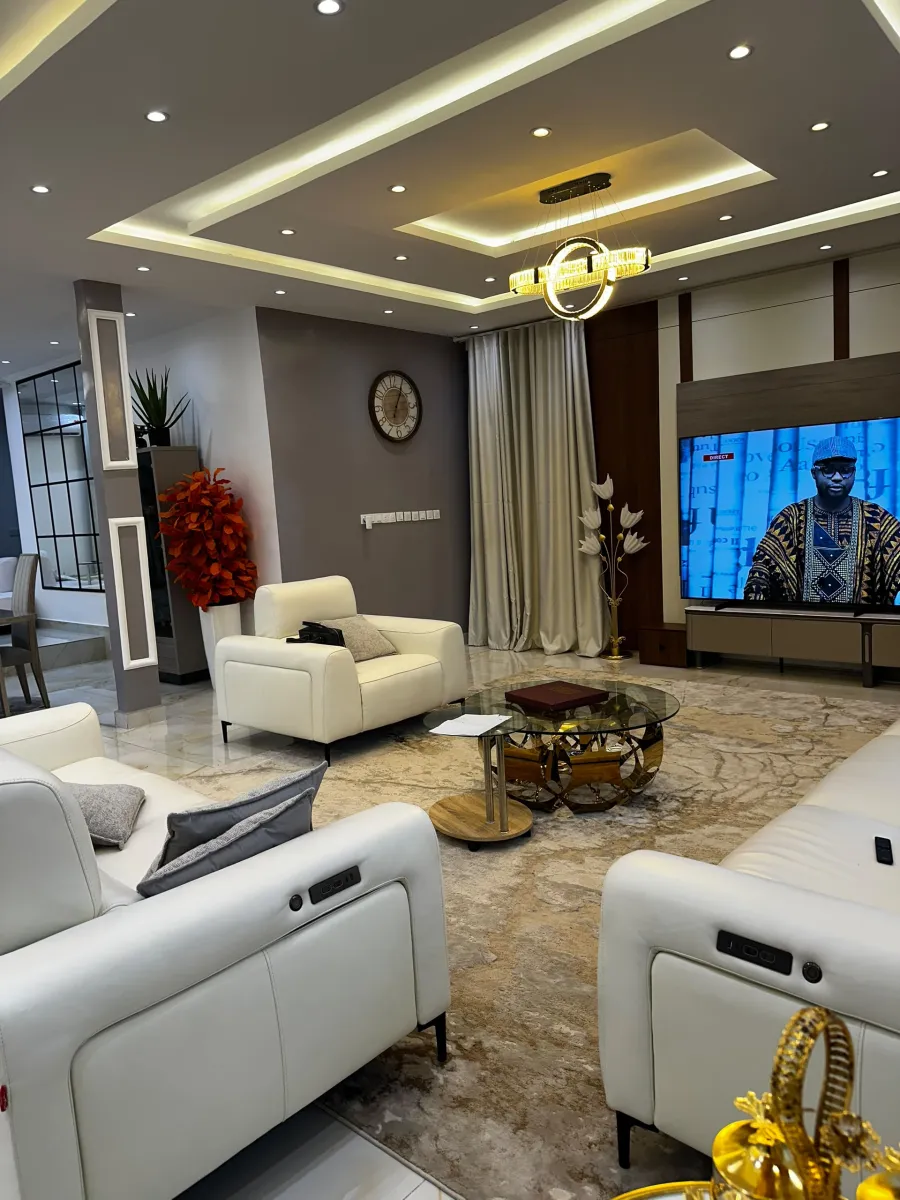 Villa haut standing à vendre nouvellement construit à douala quartier lendi  — Léa Group au Cameroun