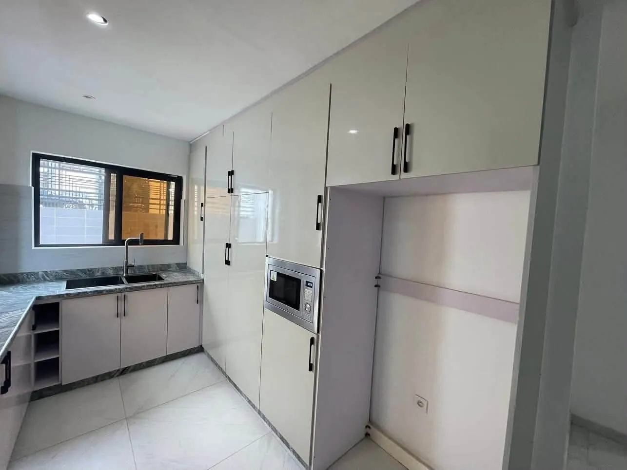 Duplex haut standing à vendre à yassa cité Chirac  — Léa Group au Cameroun