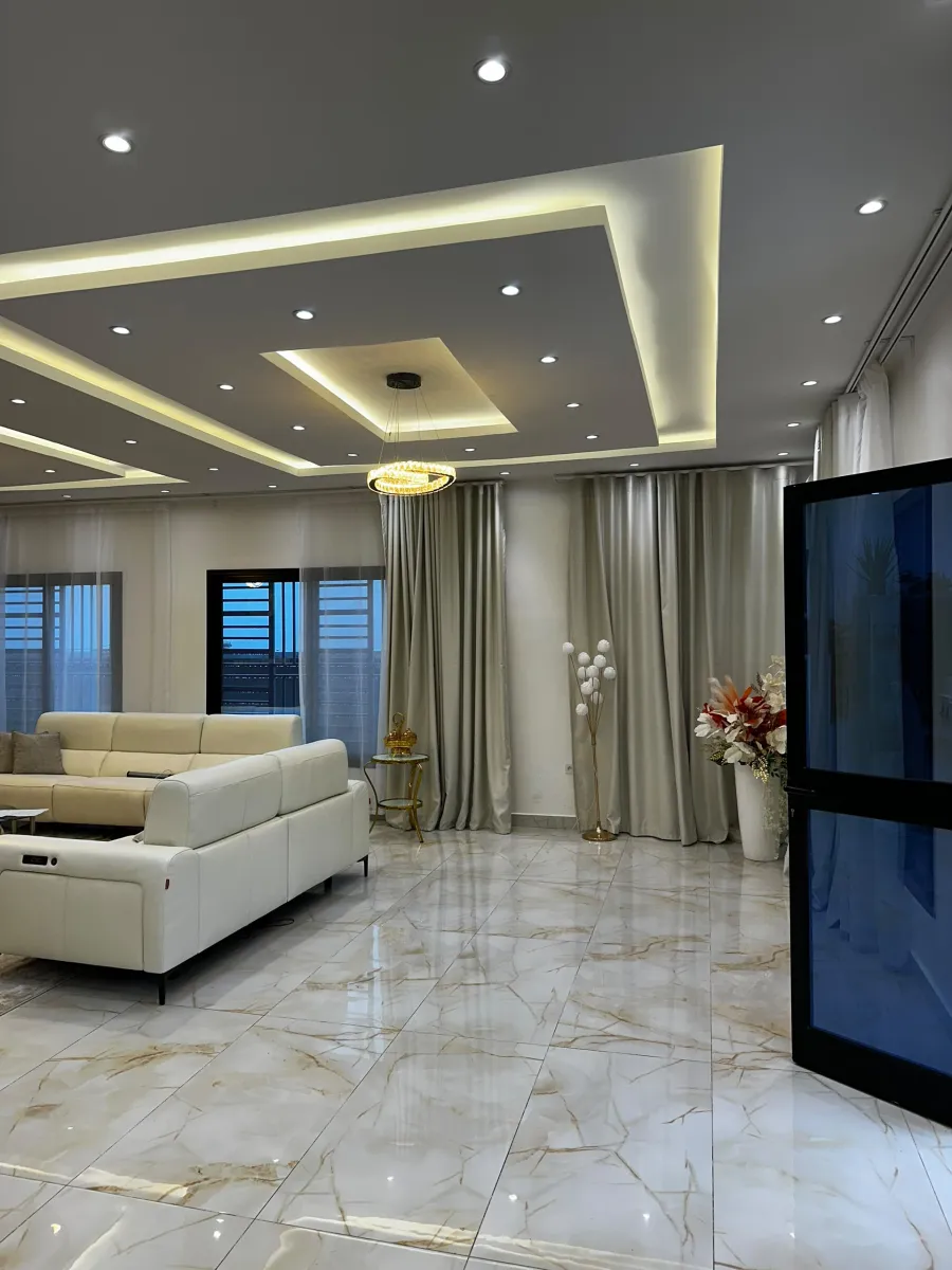Villa haut standing à vendre nouvellement construit à douala quartier lendi  — Léa Group au Cameroun