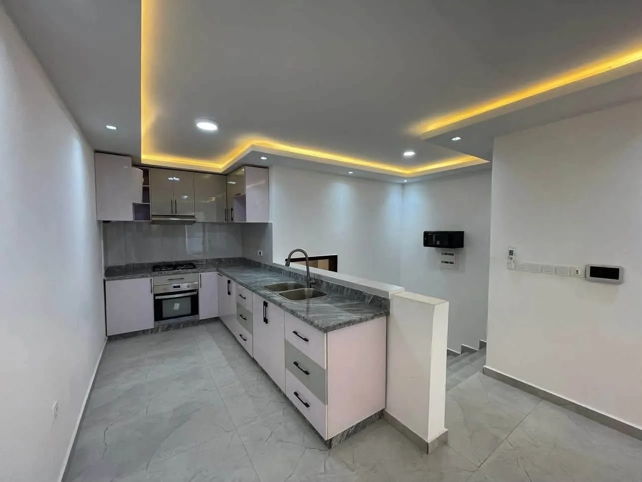 Duplex haut standing à vendre à yassa cité Chirac  — Léa Group au Cameroun