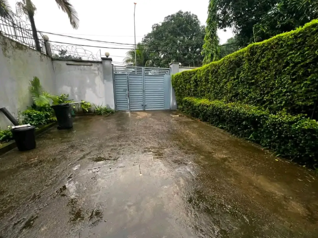 MAGNIFIQUE VILLA À LOUER  📍DOUALA, QUARTIER #BONAPRISO  — Léa Group au Cameroun