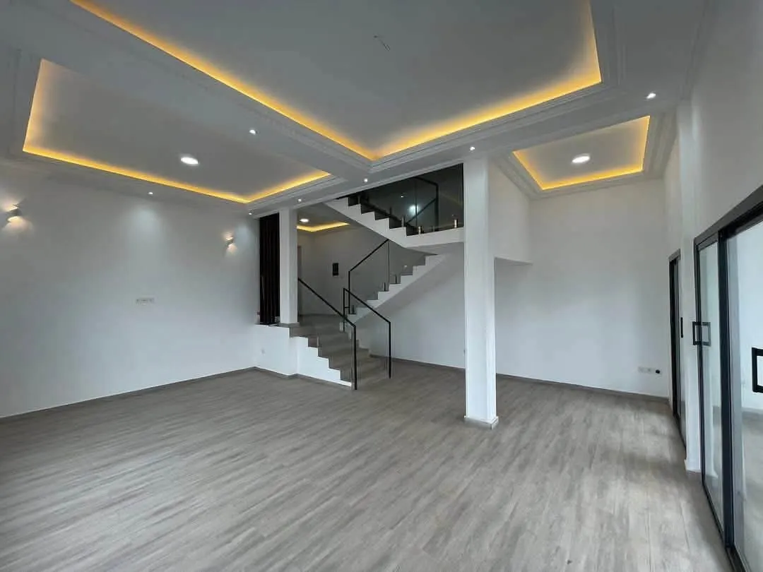 Duplex haut standing à vendre à yassa cité Chirac  — Léa Group au Cameroun