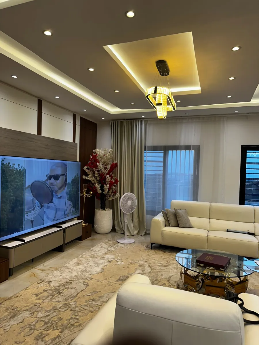 Villa haut standing à vendre nouvellement construit à douala quartier lendi  — Léa Group au Cameroun