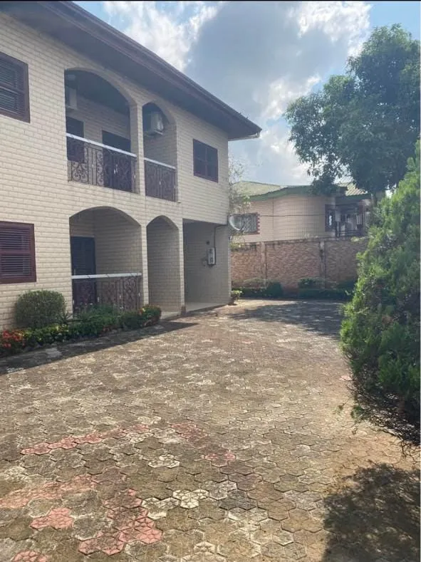  À Louer – Somptueux Duplex avec Dépendance | Douala – Logbessou — Léa Group au Cameroun