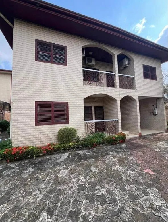  À Louer – Somptueux Duplex avec Dépendance | Douala – Logbessou — Léa Group au Cameroun