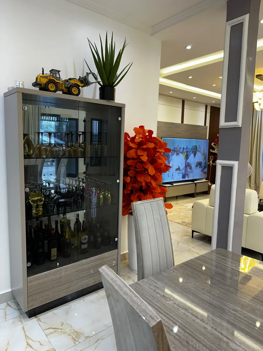 Villa haut standing à vendre nouvellement construit à douala quartier lendi  — Léa Group au Cameroun