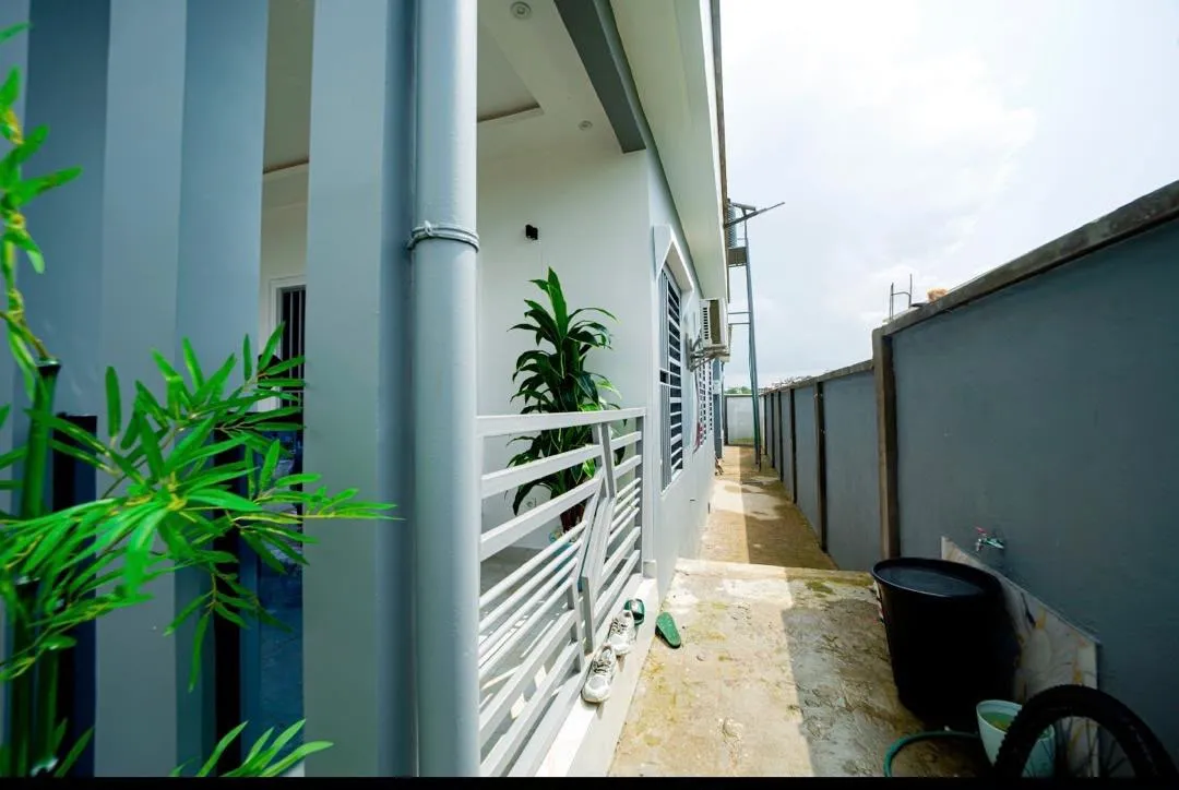 Villa haut standing à vendre nouvellement construit à douala quartier lendi  — Léa Group au Cameroun