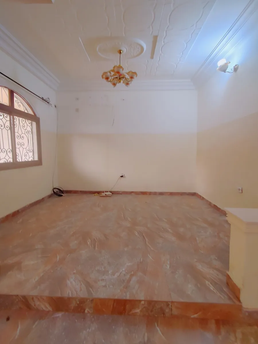 Duplex haut standing à louer pour habitation ou bureau a yassa nkolbong face Neptune a 50m du goudron.      — Léa Group au Cameroun