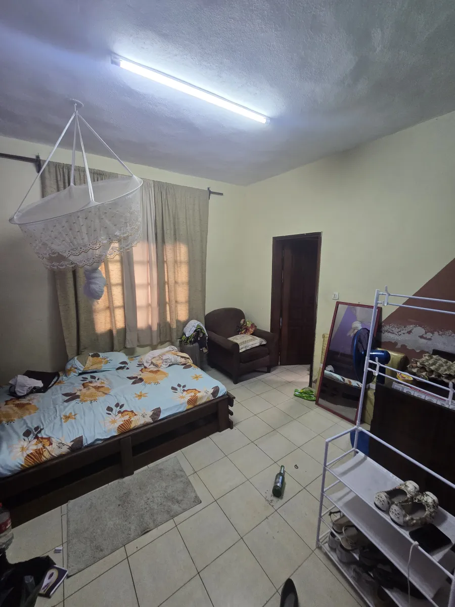 Duplex a louer commercial et résidentiel situé a Bonamoussadi bordure su goudron. Avec parking de 6 véhicules,  compteur prépayé, forage. — Léa Group au Cameroun
