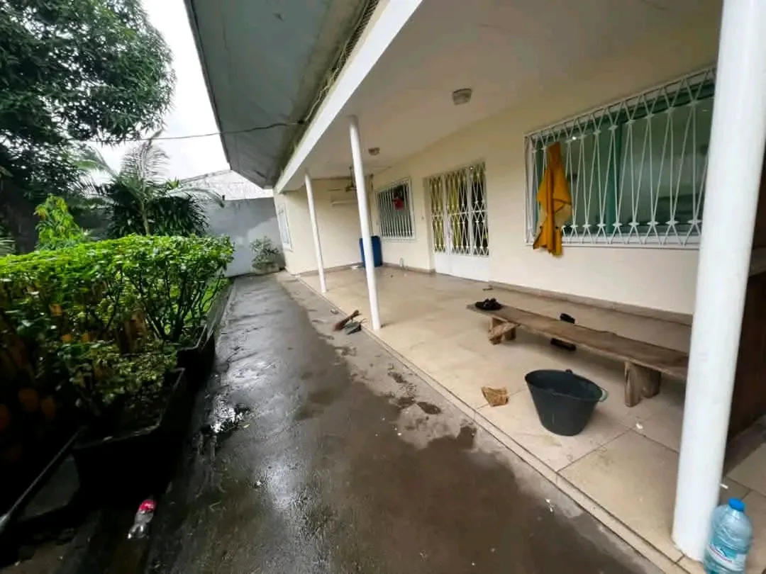 MAGNIFIQUE VILLA À LOUER  📍DOUALA, QUARTIER #BONAPRISO  — Léa Group au Cameroun