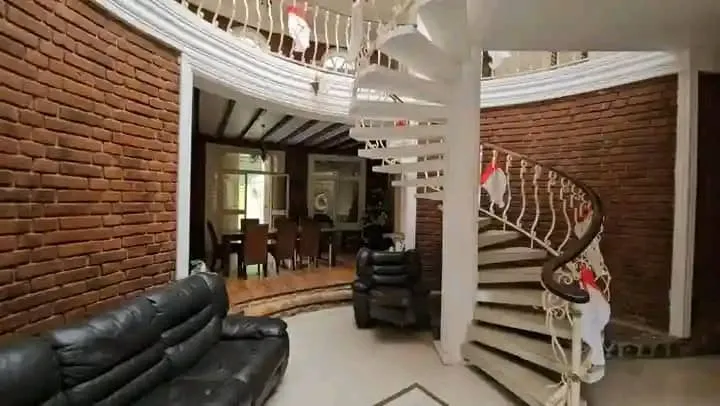 Duplex très haut standing à vendre à bonamoussadi  — Léa Group au Cameroun