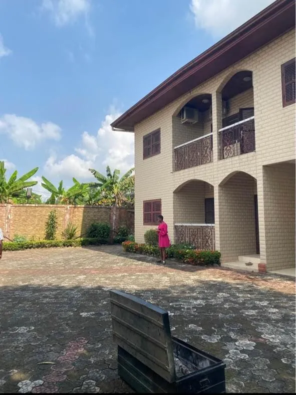  À Louer – Somptueux Duplex avec Dépendance | Douala – Logbessou — Léa Group au Cameroun