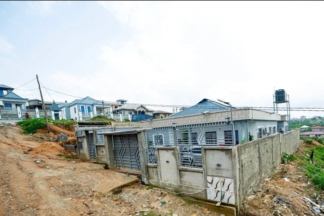 Villa haut standing à vendre nouvellement construit à douala quartier lendi  — Léa Group au Cameroun